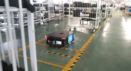 5G+AGV 藍芯科技機器人在柒牌工廠的智慧落地與網絡技術研發